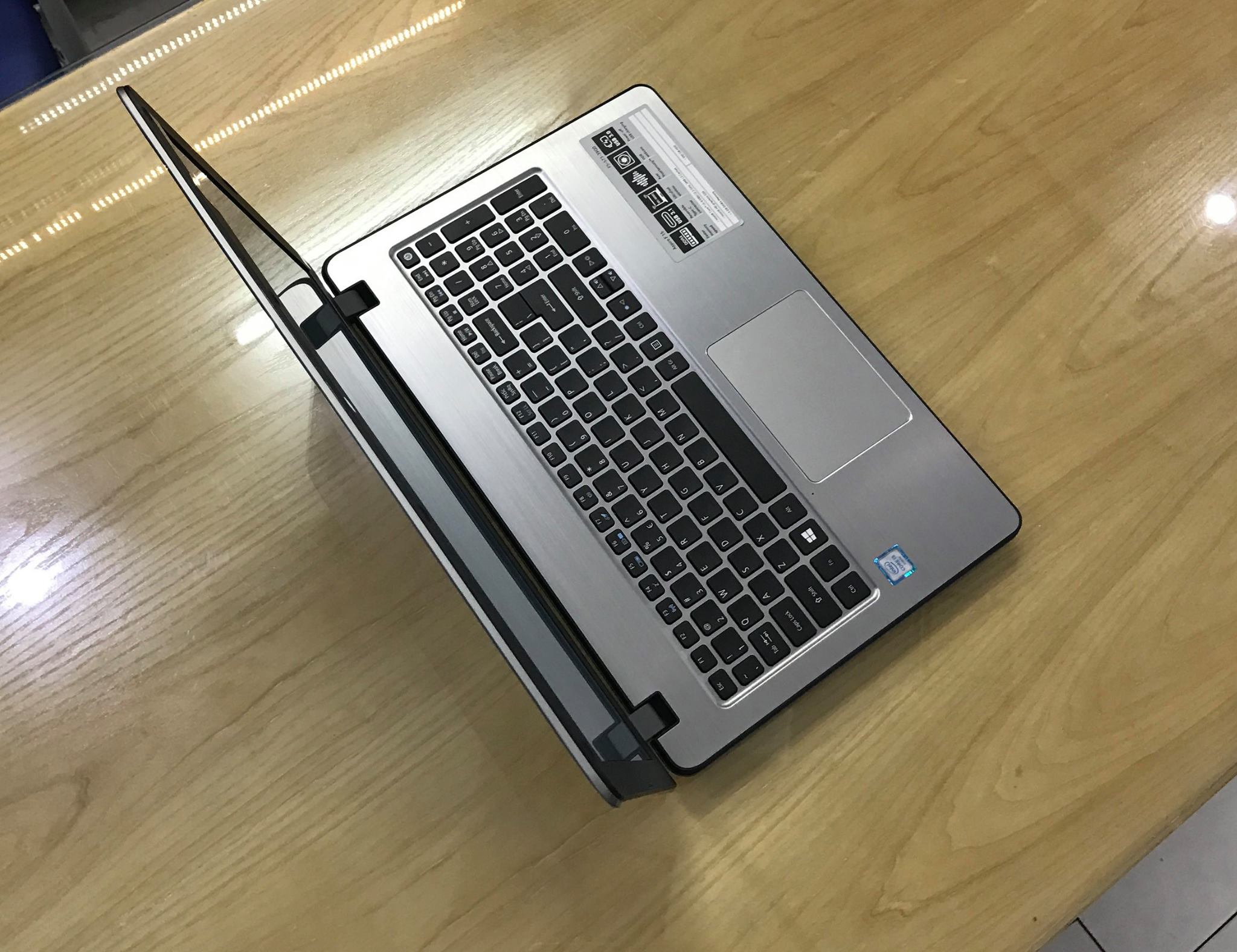 Laptop Acer F5-573-39Q0-8.jpg